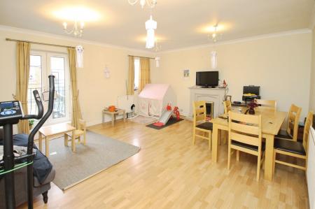 2 bedroom Flat to let in Holyrood Avenue, Lodge moor, Sheffield, S10