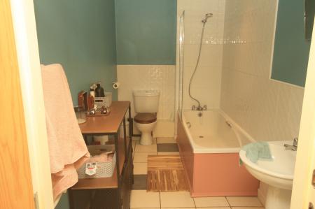 2 bedroom Flat to let in 323 Bramhall Lane, Sheffield, S2