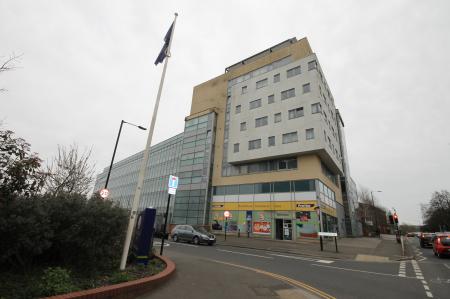 2 bedroom Flat to let in 323 Bramhall Lane, Sheffield, S2