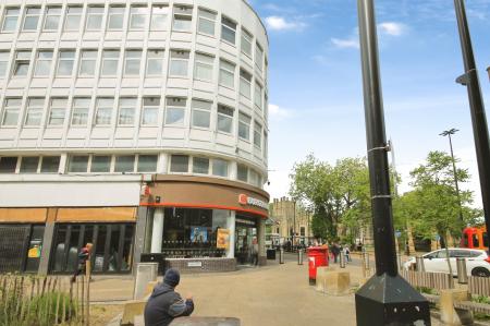 1 bedroom Flat for sale in Fargate House, city center, Sheffield, S1