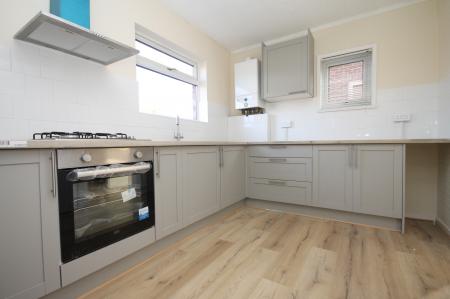 3 bedroom Semi-detached house to let in Richmond Avenue, Handsworth, Sheffield, S13