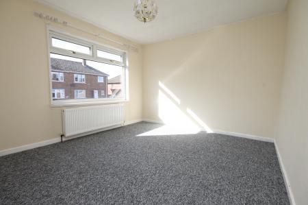 3 bedroom Semi-detached house to let in Richmond Avenue, Handsworth, Sheffield, S13