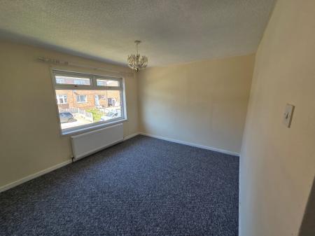 3 bedroom Semi-detached house to let in Richmond Avenue, Handsworth, Sheffield, S13