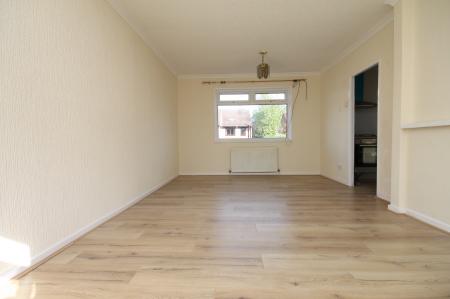 3 bedroom Semi-detached house to let in Richmond Avenue, Handsworth, Sheffield, S13