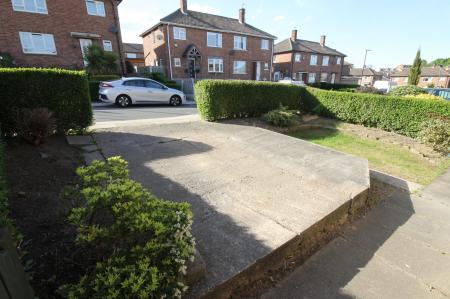 3 bedroom Semi-detached house to let in Richmond Avenue, Handsworth, Sheffield, S13