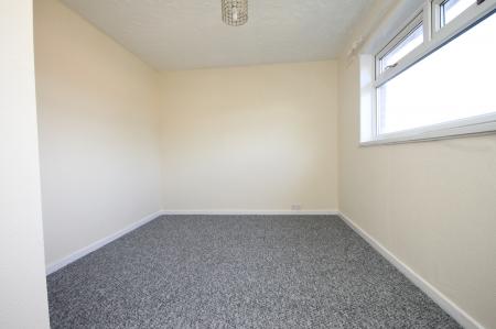 3 bedroom Semi-detached house to let in Richmond Avenue, Handsworth, Sheffield, S13