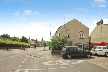 2 bedroom Flat to let in Fieldhead Road, Sharrow, Sheffield, S8