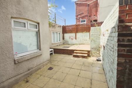 2 bedroom Flat to let in Fieldhead Road, Sharrow, Sheffield, S8