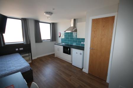 1 bedroom Studio flat to let in Queen Street, Sheffield, S1