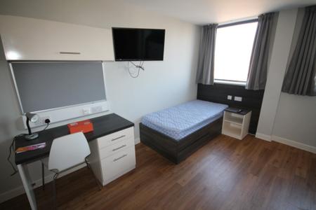 1 bedroom Studio flat to let in Queen Street, Sheffield, S1