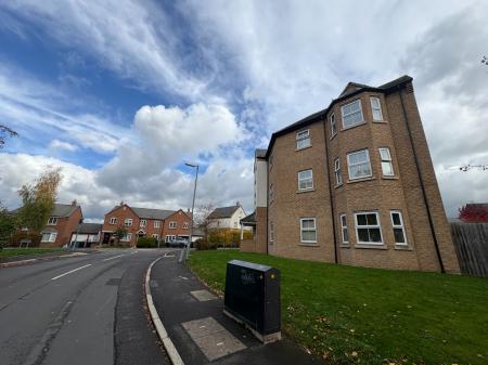 2 bedroom Flat to let in Park Lane, Telford, TF7