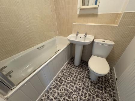 2 bedroom Flat to let in Park Lane, Telford, TF7