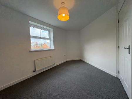 2 bedroom Flat to let in Park Lane, Telford, TF7