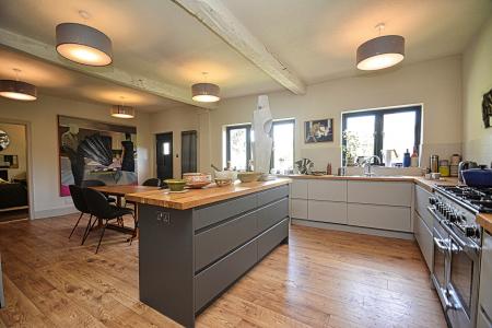 5 bedroom Detached house for sale in Main Road, Dorrington, SY5