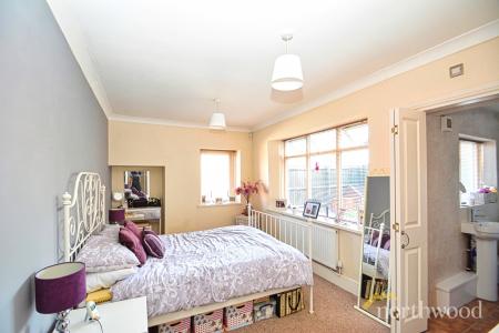 2 bedroom Flat for sale in Plough Road, Telford, TF1