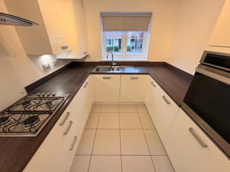 3 bedroom Semi-detached house to let in Pewitt Close, Shrewsbury, SY5