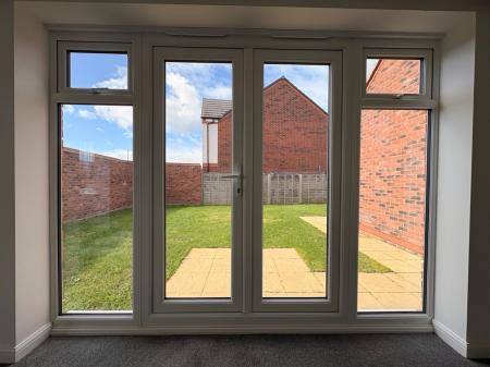 4 bedroom Detached house to let in Squinter Pip Way, Shrewsbury, SY5