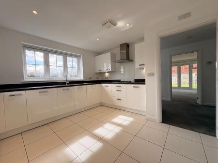 4 bedroom Detached house to let in Squinter Pip Way, Shrewsbury, SY5