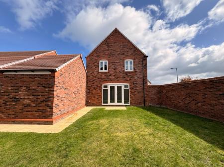 4 bedroom Detached house to let in Squinter Pip Way, Shrewsbury, SY5