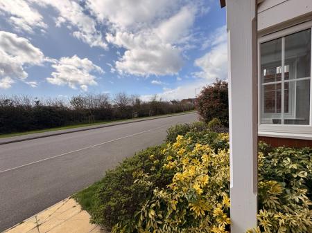 4 bedroom Detached house to let in Squinter Pip Way, Shrewsbury, SY5