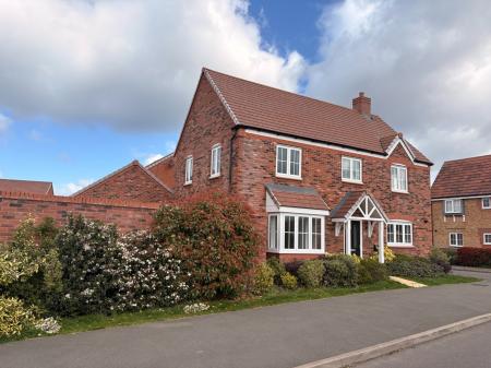 4 bedroom Detached house to let in Squinter Pip Way, Shrewsbury, SY5