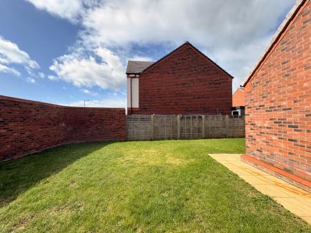 4 bedroom Detached house to let in Squinter Pip Way, Shrewsbury, SY5