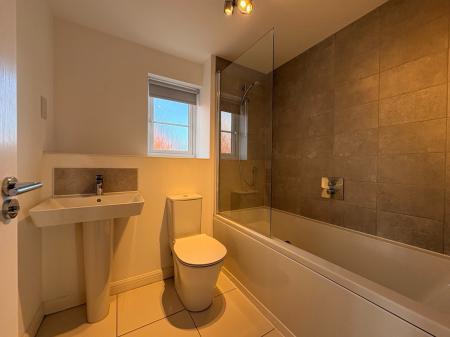 4 bedroom Detached house to let in Squinter Pip Way, Shrewsbury, SY5