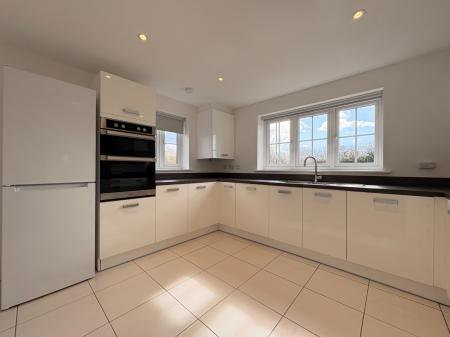 4 bedroom Detached house to let in Squinter Pip Way, Shrewsbury, SY5