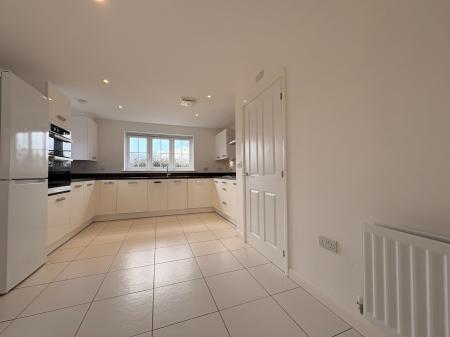 4 bedroom Detached house to let in Squinter Pip Way, Shrewsbury, SY5