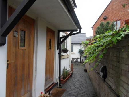 2 bedroom Flat to let in Brookend Street, Ross-on-Wye, HR9