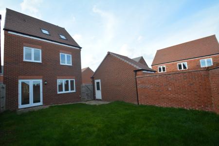 4 bedroom Detached house to let in Pewitt Close, Shrewsbury, SY5