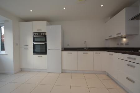 4 bedroom Detached house to let in Pewitt Close, Shrewsbury, SY5