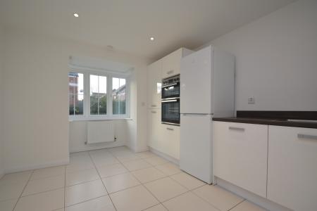 4 bedroom Detached house to let in Pewitt Close, Shrewsbury, SY5