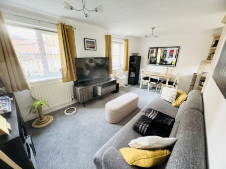 2 bedroom Flat for sale in Rumbush Lane, Dickens Heath, Solihull, B90
