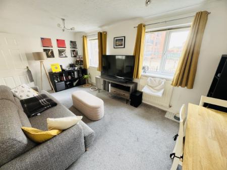 2 bedroom Flat for sale in Rumbush Lane, Dickens Heath, Solihull, B90