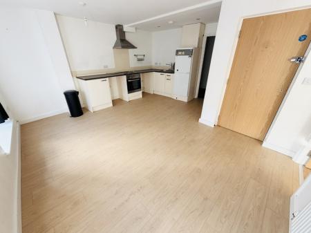 1 bedroom Flat to let in High Street, Bromsgrove, B61