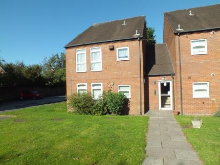 2 bedroom Flat to let in Wolston Close, Shirley, B90