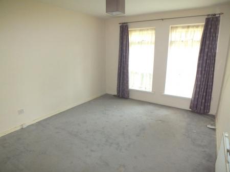 2 bedroom Flat to let in Wolston Close, Shirley, B90