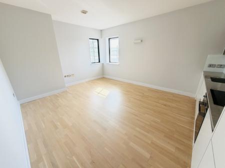 2 bedroom Apartment to let in Union Road, Solihull, B91