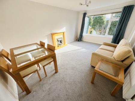 2 bedroom Apartment to let in Kingslea Road, Solihull, B91