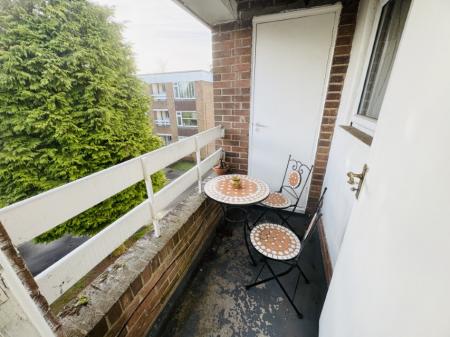 2 bedroom Apartment to let in Kingslea Road, Solihull, B91