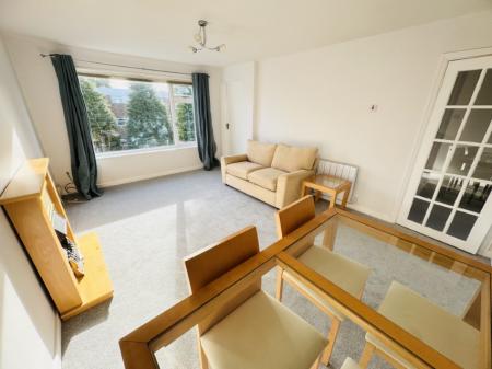 2 bedroom Apartment to let in Kingslea Road, Solihull, B91