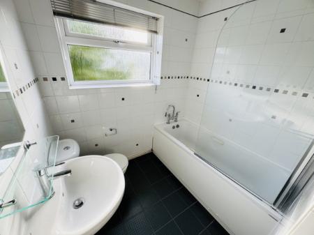 2 bedroom Apartment to let in Kingslea Road, Solihull, B91