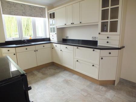 4 bedroom Detached house to let in Buryfield Road, Solihull, B91