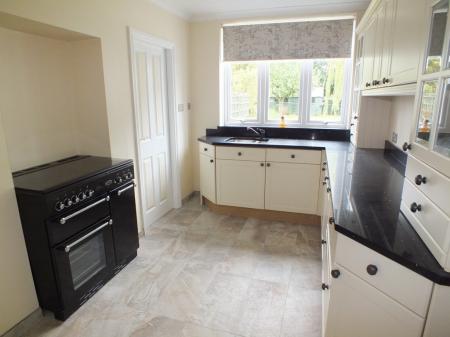 4 bedroom Detached house to let in Buryfield Road, Solihull, B91