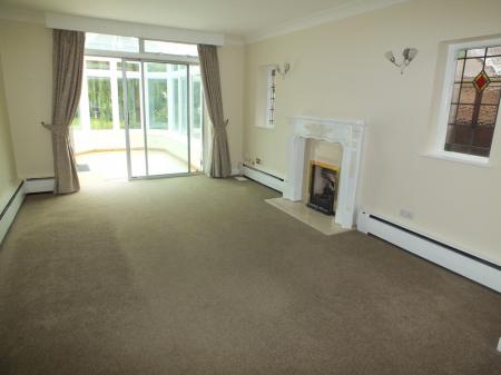 4 bedroom Detached house to let in Buryfield Road, Solihull, B91