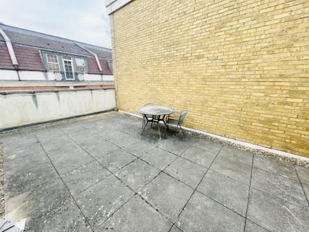 2 bedroom Apartment for sale in Main Street, Dickens Heath, Solihull, B90