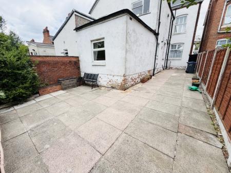 2 bedroom Flat to let in Shirley Road, Acocks Green, Birmingham, B27