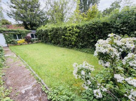 2 bedroom Flat to let in Shirley Road, Acocks Green, Birmingham, B27