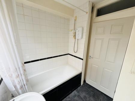 2 bedroom Flat to let in Shirley Road, Acocks Green, Birmingham, B27